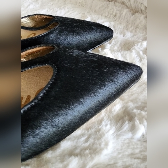 Sam Edelman Black and Gold Calf Hair Tstrap Heels Sz 5 - Picture 2 of 15